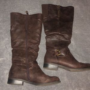 Chocolate knee-length boots👢